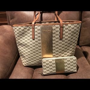 Emry Large Heritage Signature Tote and Wallet